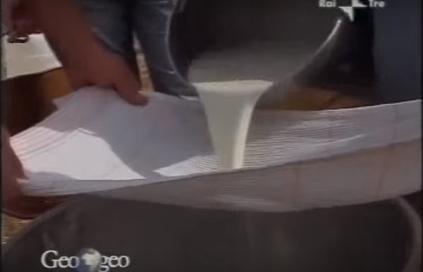 lavorazione-di-formaggio-e-ricotta