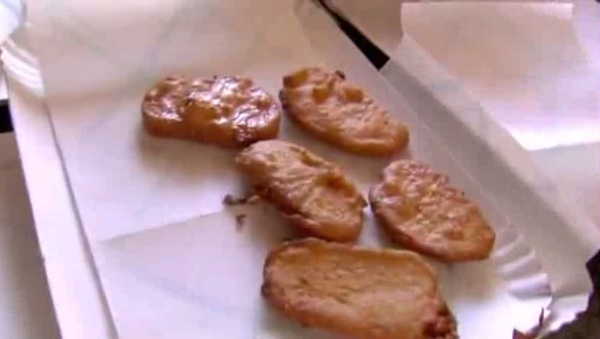 preparazione-di-un-dolce-di-santa-apollonia-con-pane-fritto