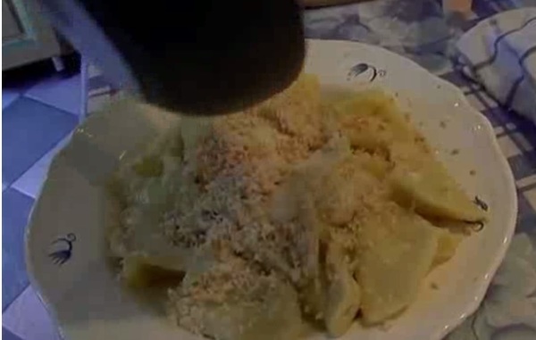 preparazione-di-una-pasta-ripiena-delle-dolomiti